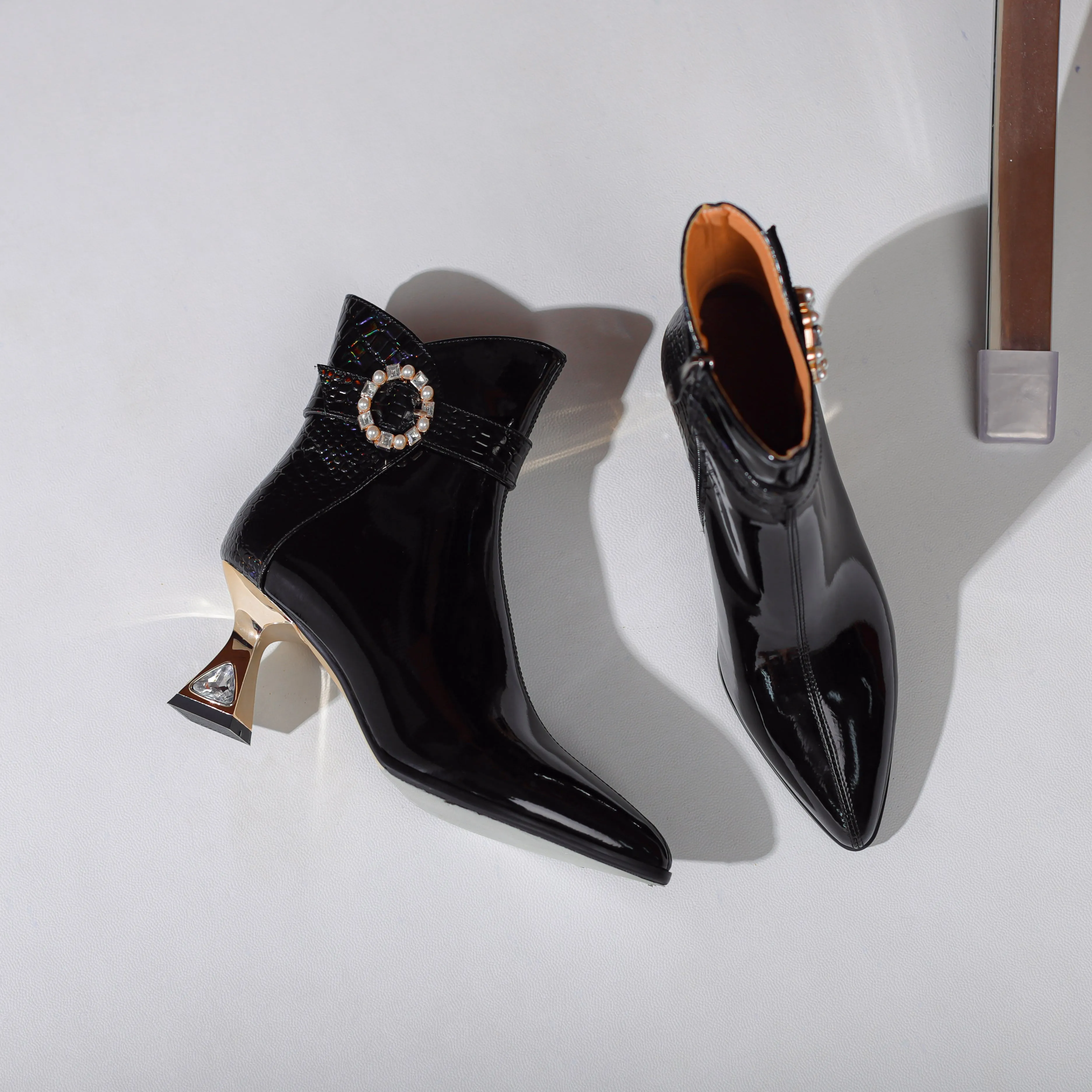 TinaCus Women's Patent Leather Handmade Mid Heel Side Zip Up Elegant Ankle Boots